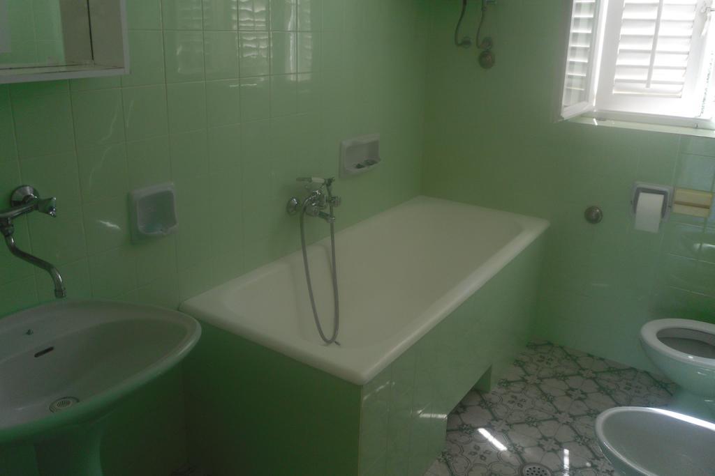Hostel Guesthouse Mira 奥米什 客房 照片