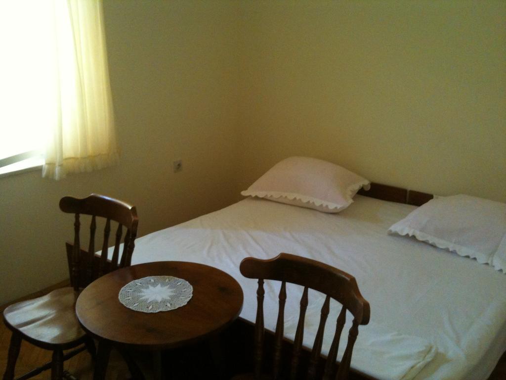 Hostel Guesthouse Mira 奥米什 客房 照片