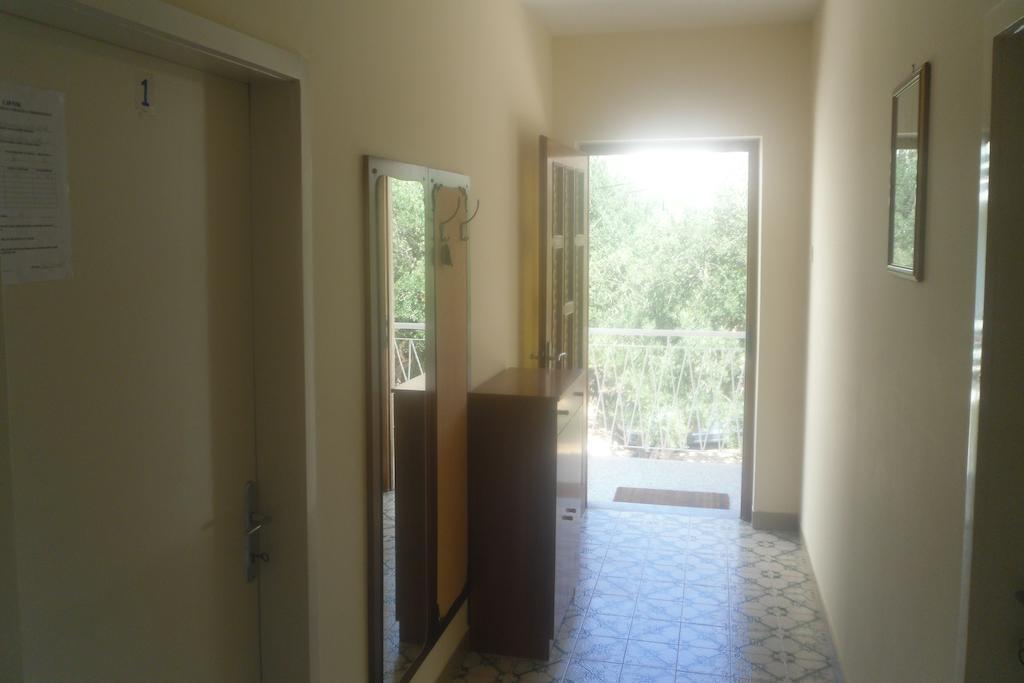 Hostel Guesthouse Mira 奥米什 客房 照片